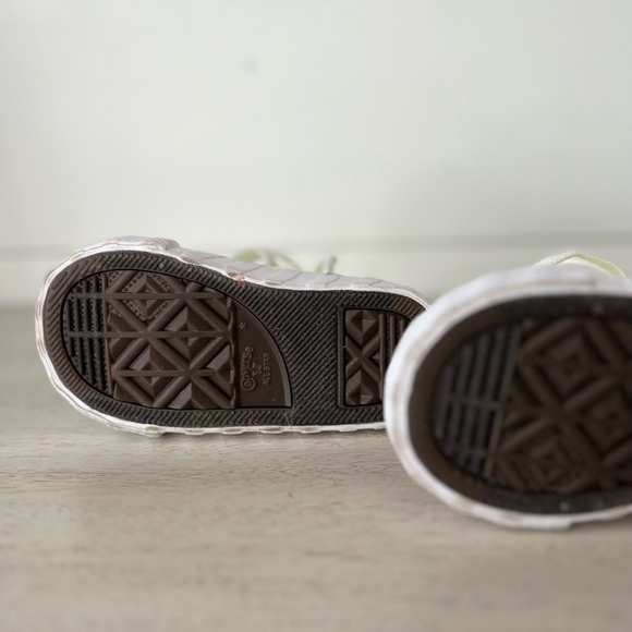 Neon green and white high top converse baby shoes size 5 - Picture 8 of 14